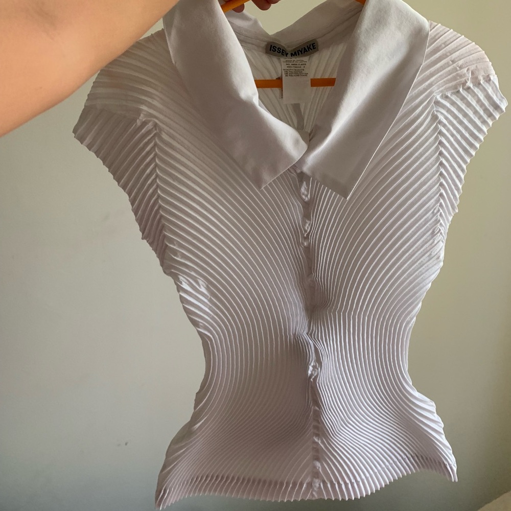 Issey Miyake sleeveless collar top